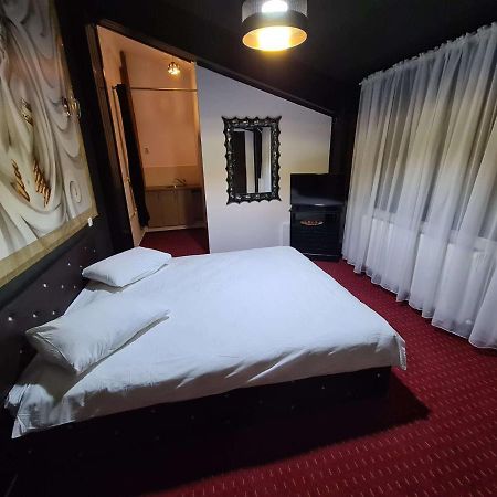 Karma Coffe&Room'S Bukares Bagian luar foto