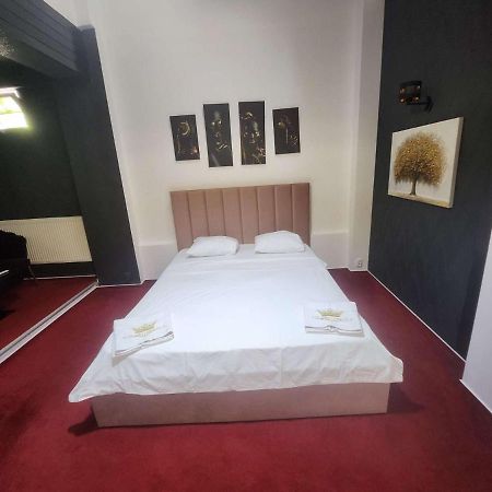 Karma Coffe&Room'S Bukares Bagian luar foto