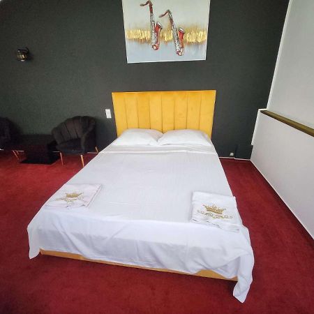 Karma Coffe&Room'S Bukares Bagian luar foto