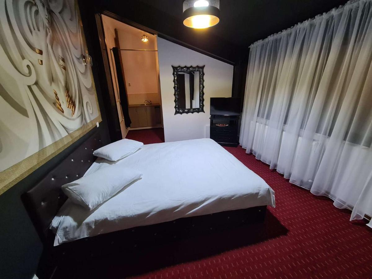 Karma Coffe&Room'S Bukares Bagian luar foto