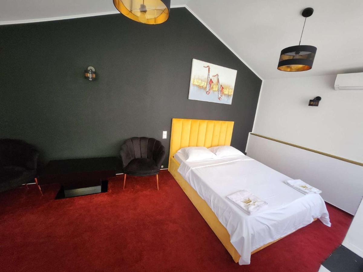 Karma Coffe&Room'S Bukares Bagian luar foto