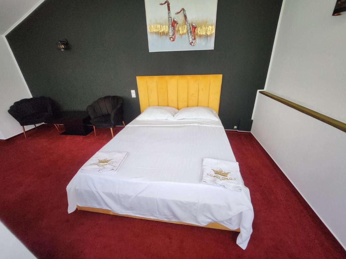 Karma Coffe&Room'S Bukares Bagian luar foto